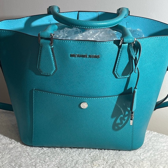 Michael Kors Bucket Bag - Picture 3 of 6